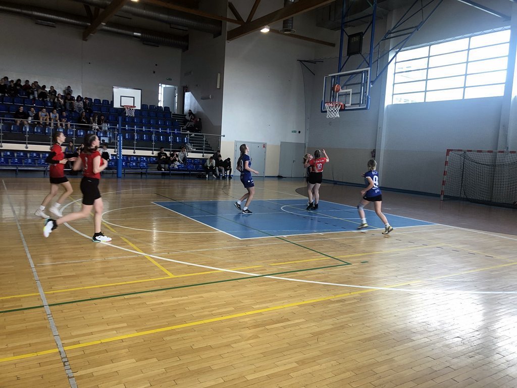 2023-03-28 Koszykarki z Reja brązowymi  medalistkami