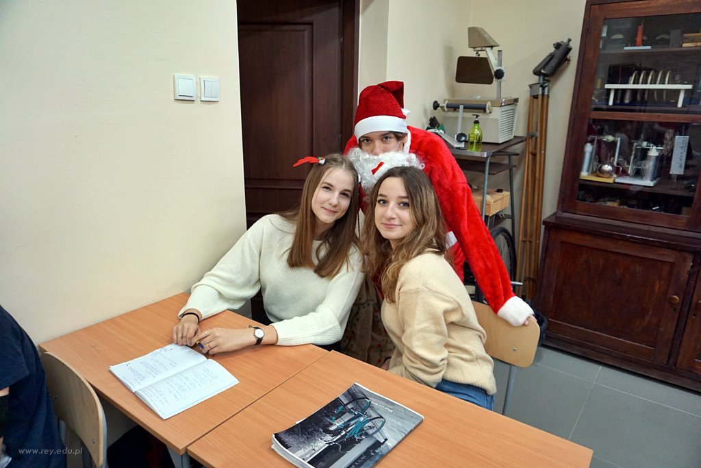 2021-12-06 Szkolne Mikołajki