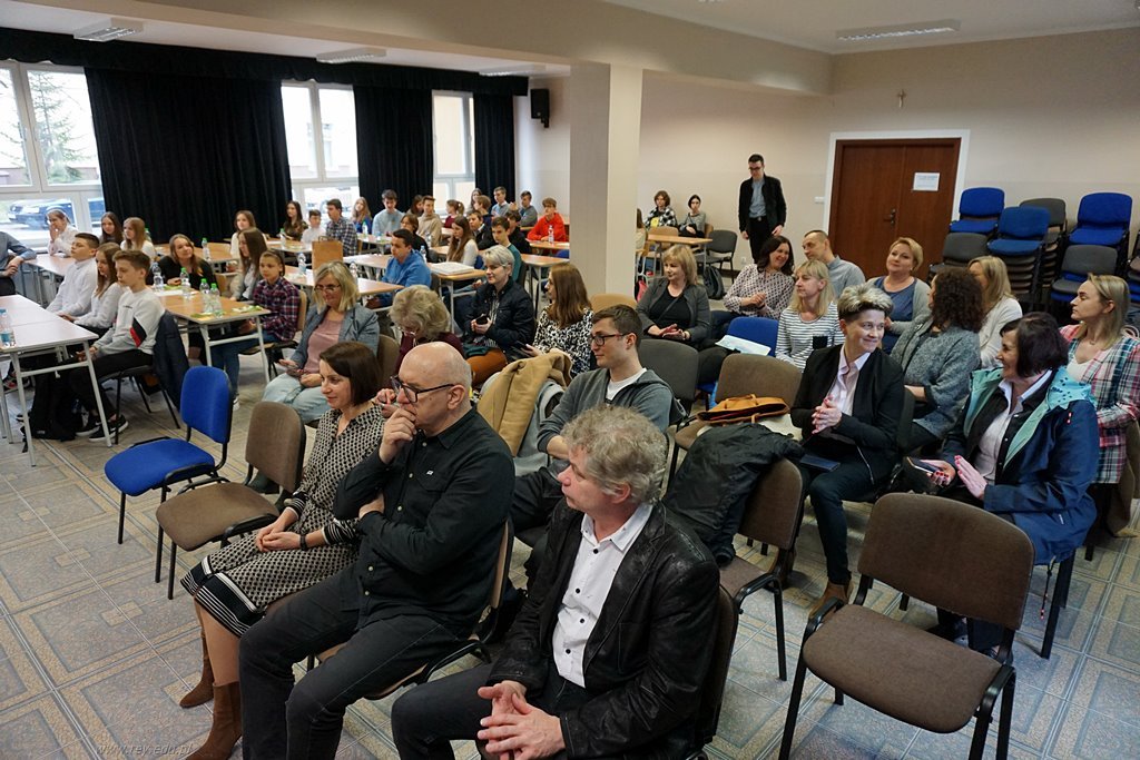 2022-04-19 Kalejdoskop w Reju