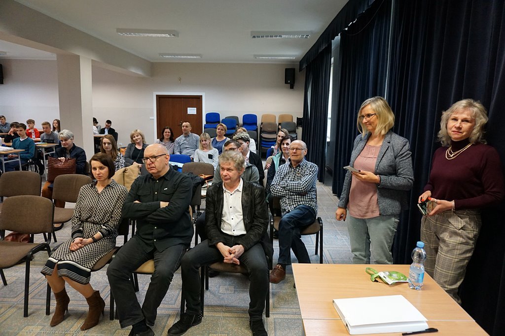 2022-04-19 Kalejdoskop w Reju