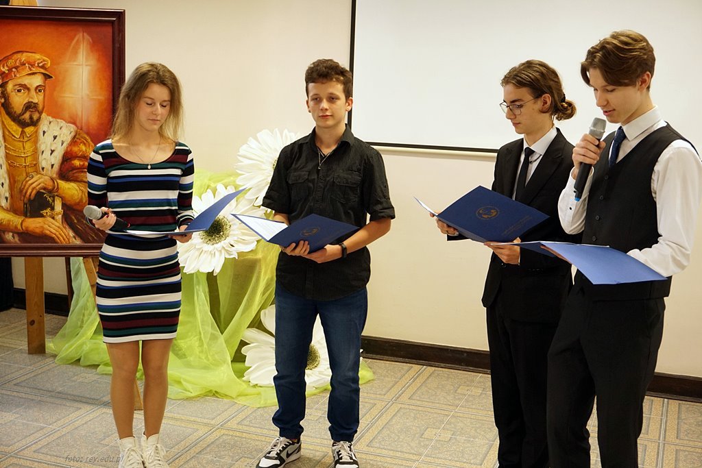 2023-10-12 Ślubowanie klas pierwszych