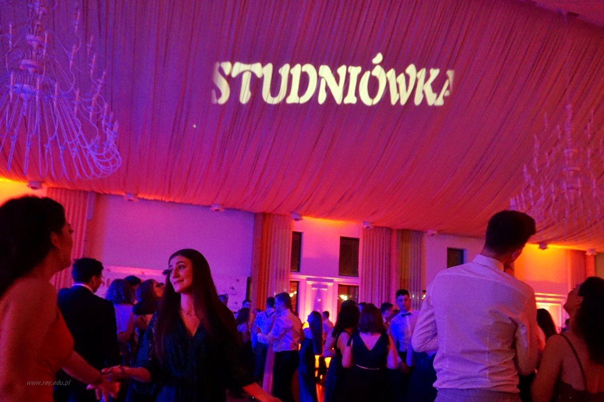 2021-01-07 Studniówka 2022